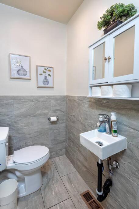 Chic And Spacious 3Br Gem In Central La Лос-Анджелес Екстер'єр фото