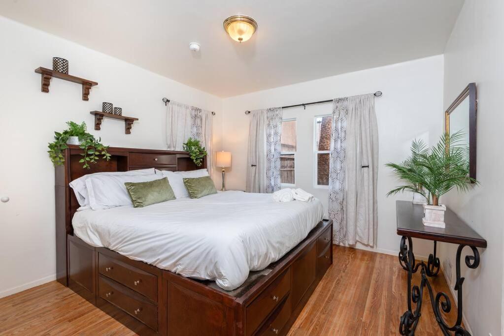 Chic And Spacious 3Br Gem In Central La Лос-Анджелес Екстер'єр фото